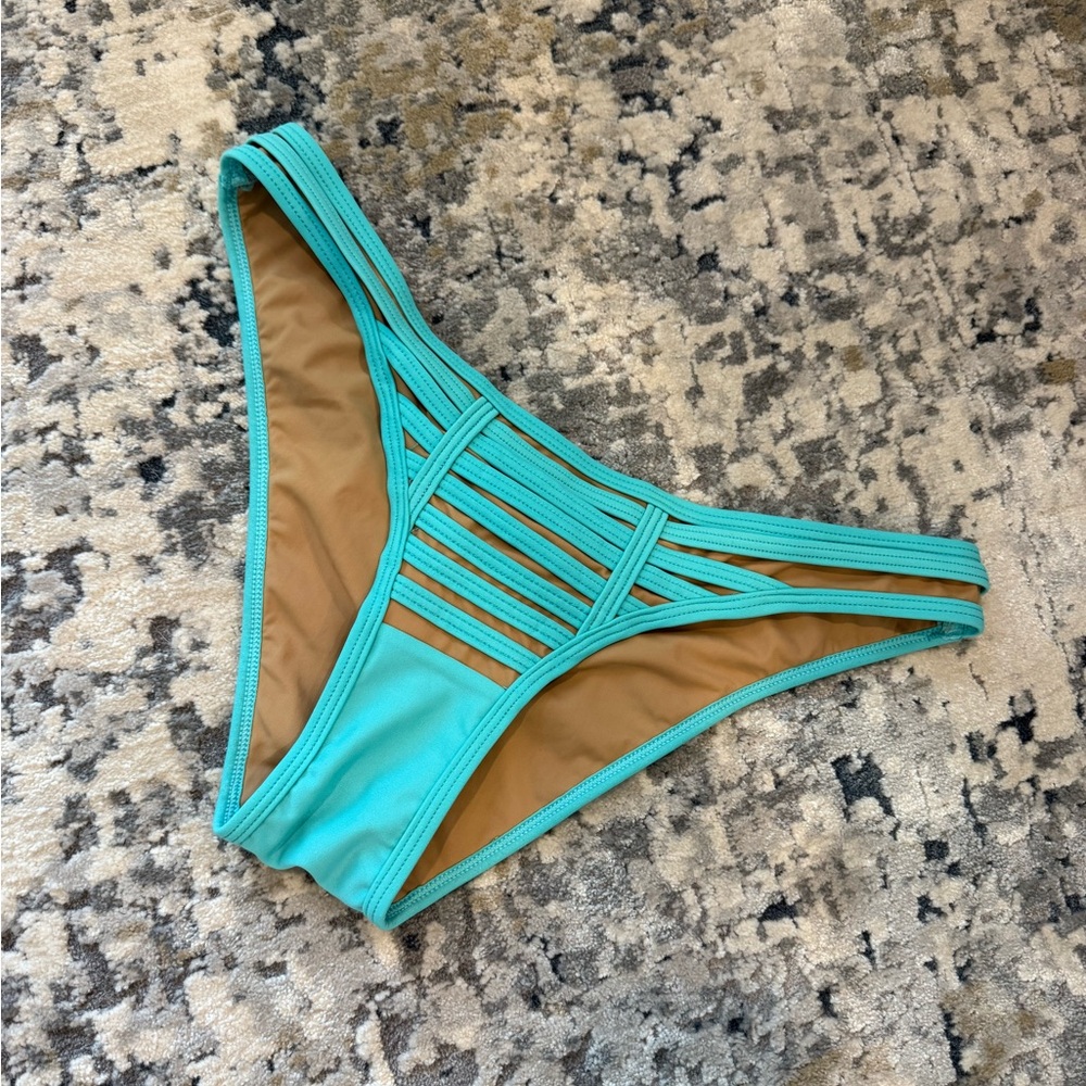 Beach Bunny Hard Summer Bikini Set - Picture 6 of 11